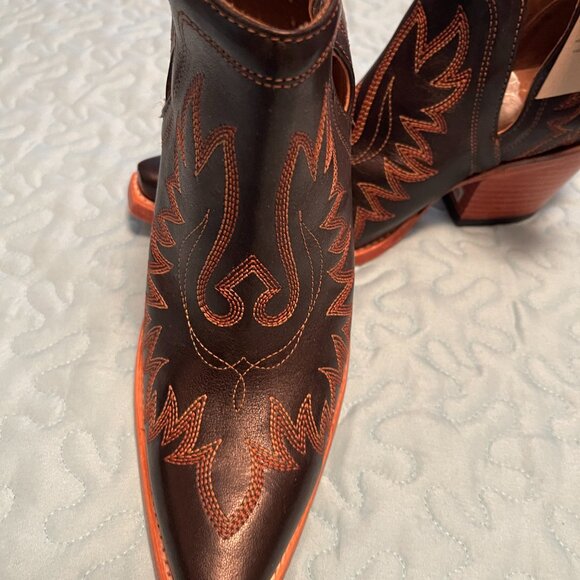 Ariat - slip-on Womens Ankle boots size 8, never, worn - Picture 3 of 4